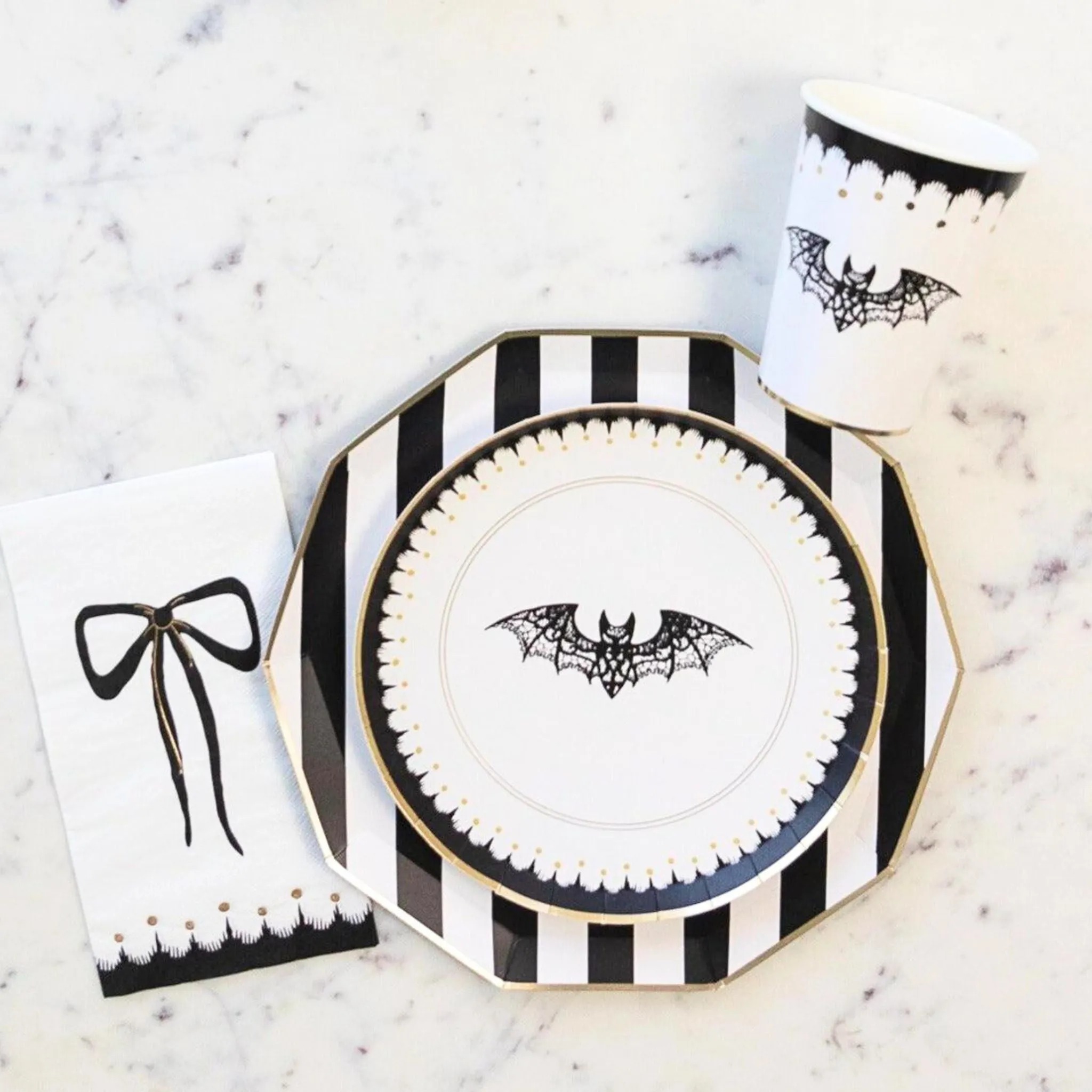 Black & White Latice Bat Halloween Paper Party Cups | Set 8