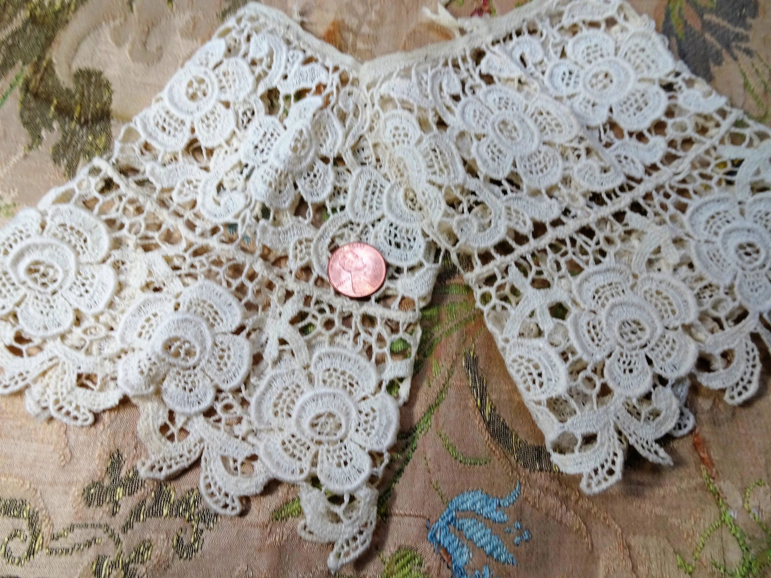 GORGEOUS Antique Lace Cuffs,Tie On French Lace Cuffs, Beautiful Old Lace Cuffs, Bridal,Vintage Lace Cuffs,Vintage Clothing,Collectible Lace