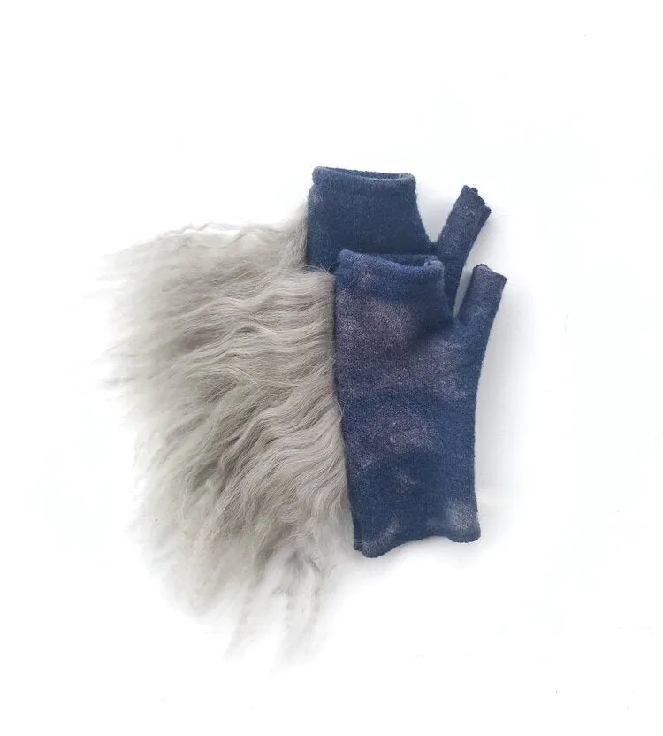 Short Fingerless Gloves in Indigo Shibori